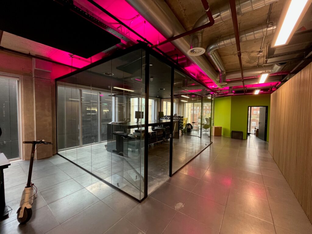 glass corner meeting room london